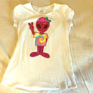 White short sleeve tee w/ sequin alien